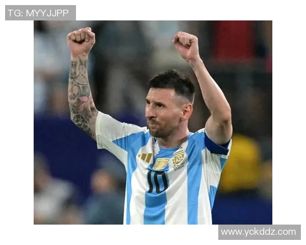 盛夏阳光下的足球传奇他是谁引发了多少人的热爱与追随