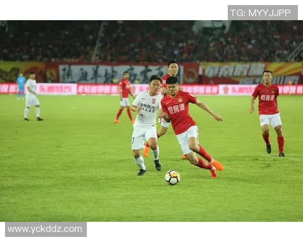 恒大与长春亚泰全场激战回顾球迷热情高涨精彩瞬间不容错过